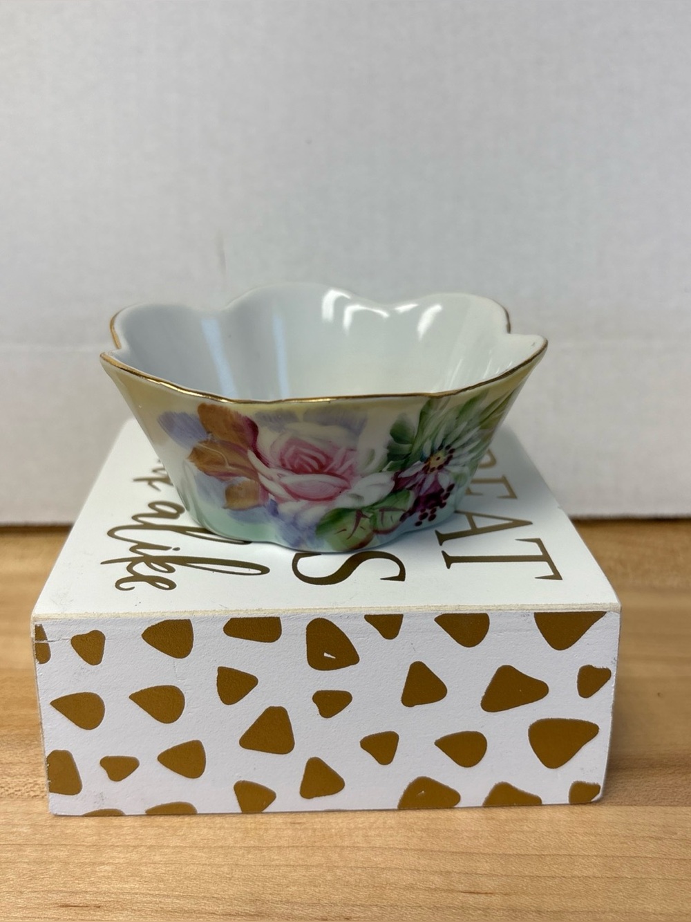 Vintage Lefton China Hand Painted Trinket or Nut Bowl 4" in Diameter